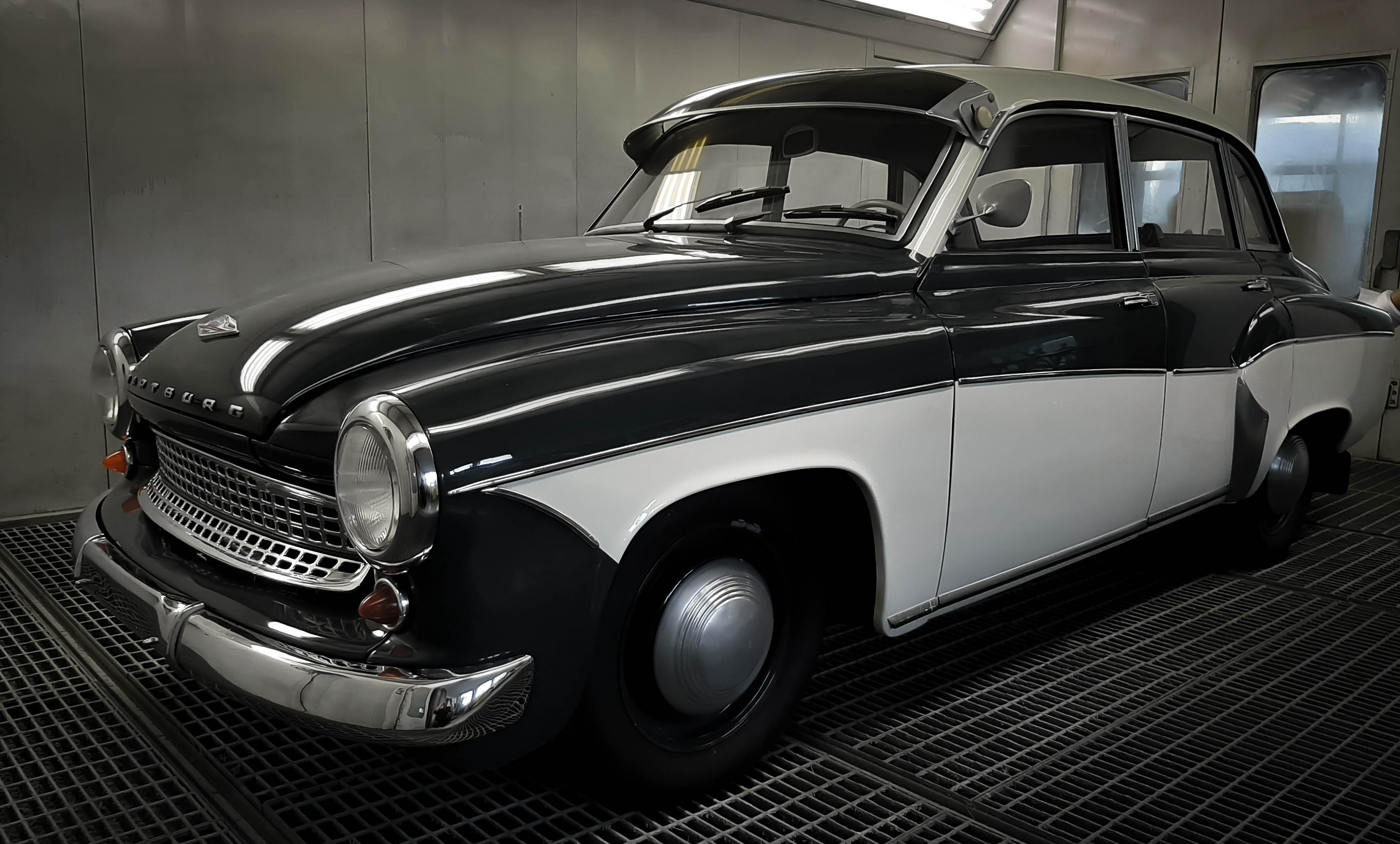 Modern ausgestattete KFZ‑Werkstatt RM‑Tuning Frankenberg